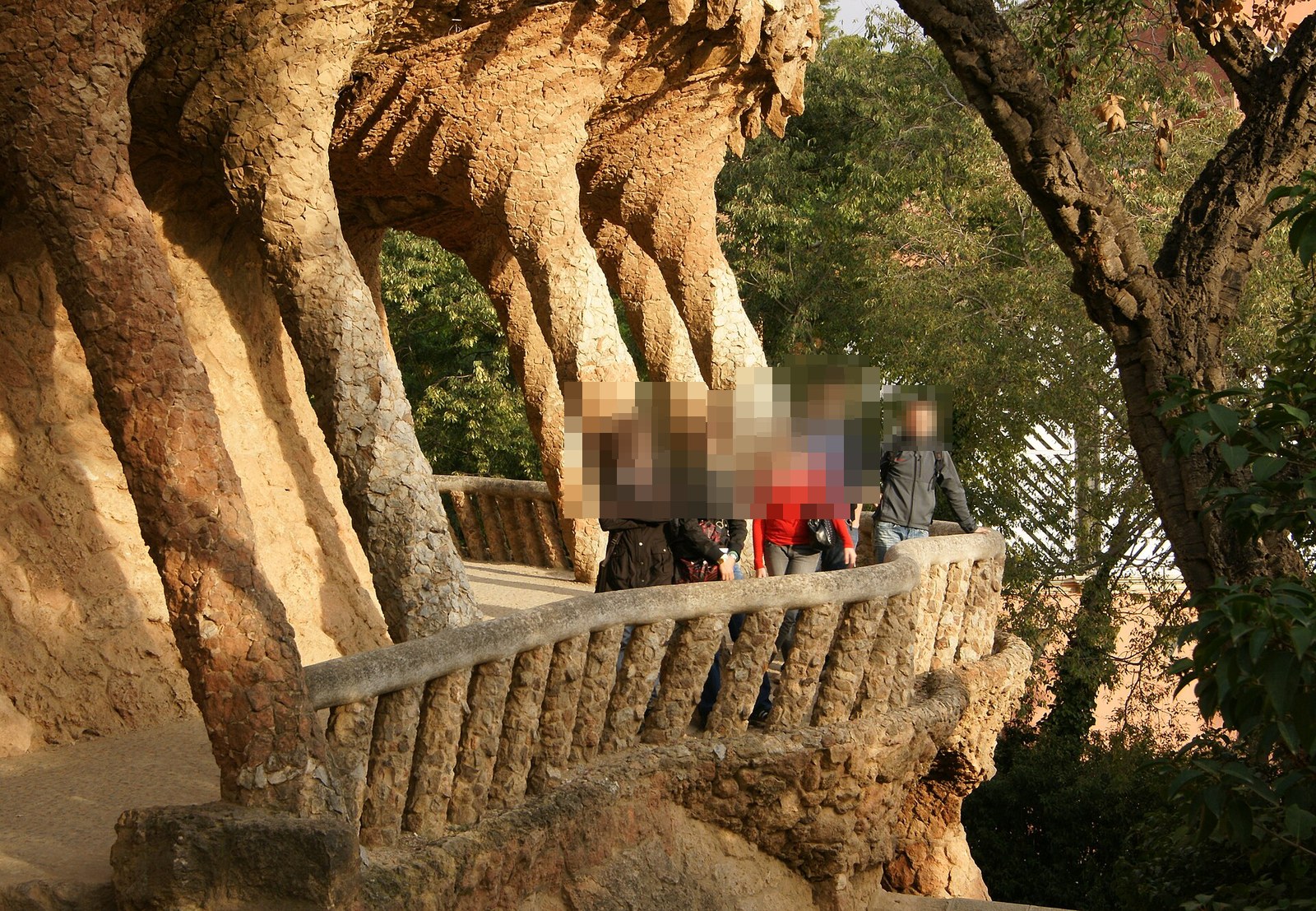구엘공원 기둥 회랑(파도 모양 회랑)