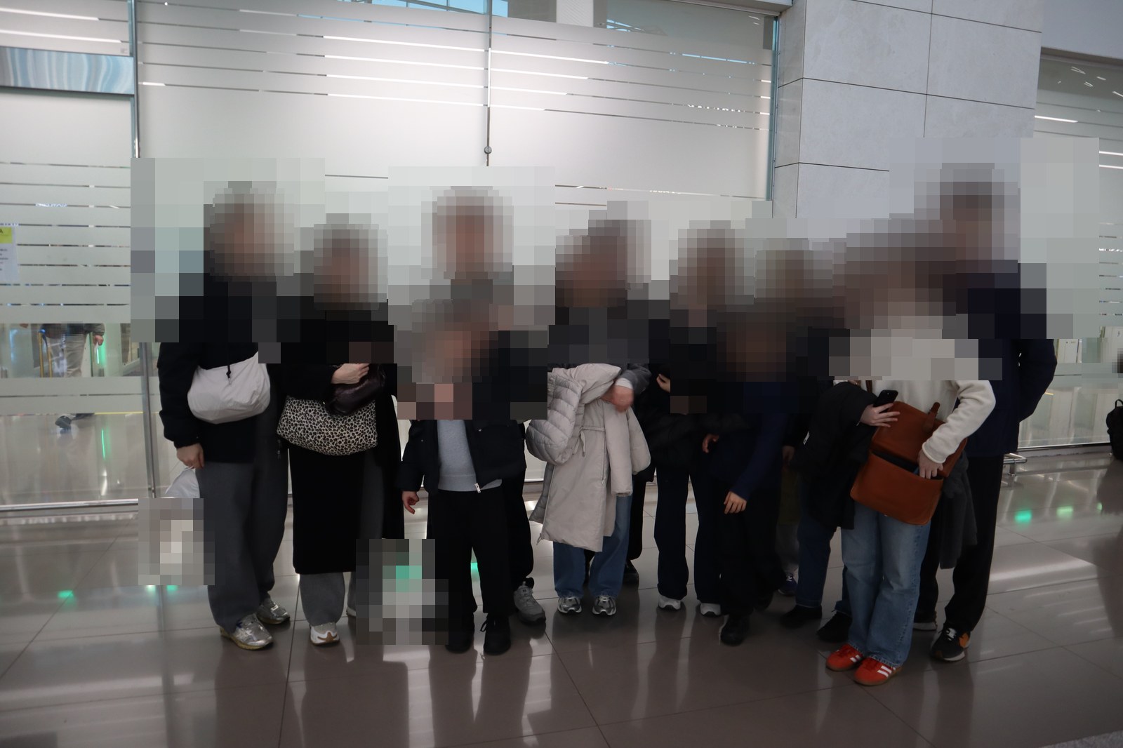 인천공항 출국장 단체 사진